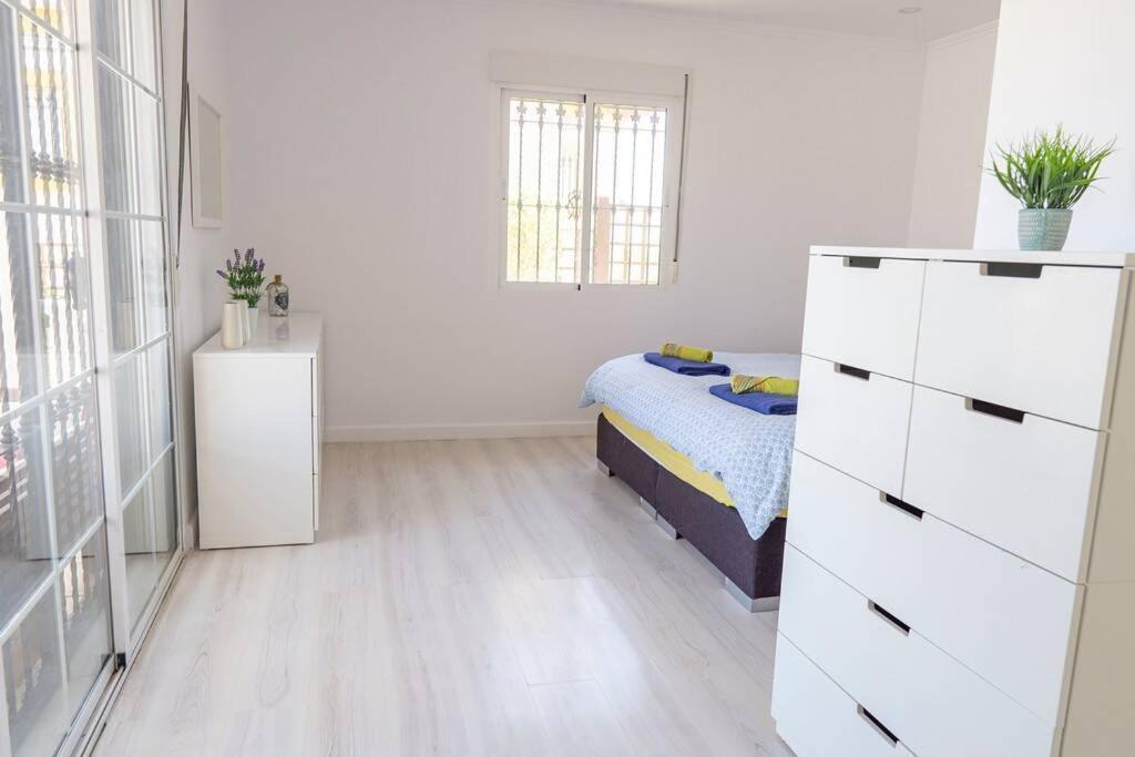 Casa Lilly-Rose, A Beautiful 3 Bedroom Detached Villa A Short Walk To The Villamartin Plaza & Golf Course Zewnętrze zdjęcie