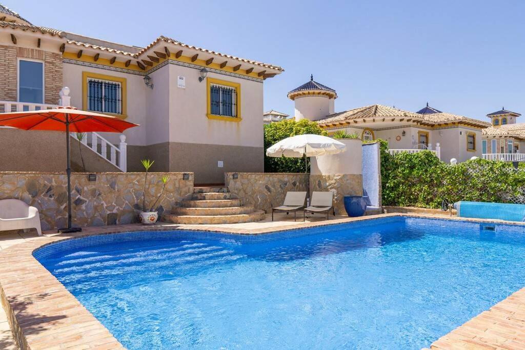 Casa Lilly-Rose, A Beautiful 3 Bedroom Detached Villa A Short Walk To The Villamartin Plaza & Golf Course Zewnętrze zdjęcie