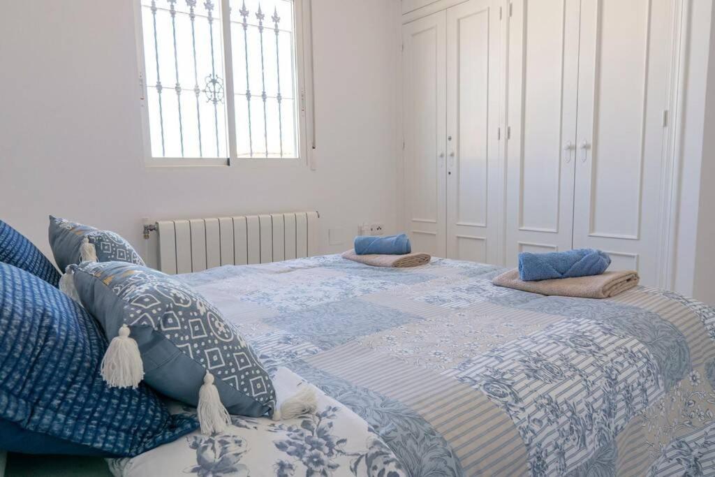 Casa Lilly-Rose, A Beautiful 3 Bedroom Detached Villa A Short Walk To The Villamartin Plaza & Golf Course Zewnętrze zdjęcie