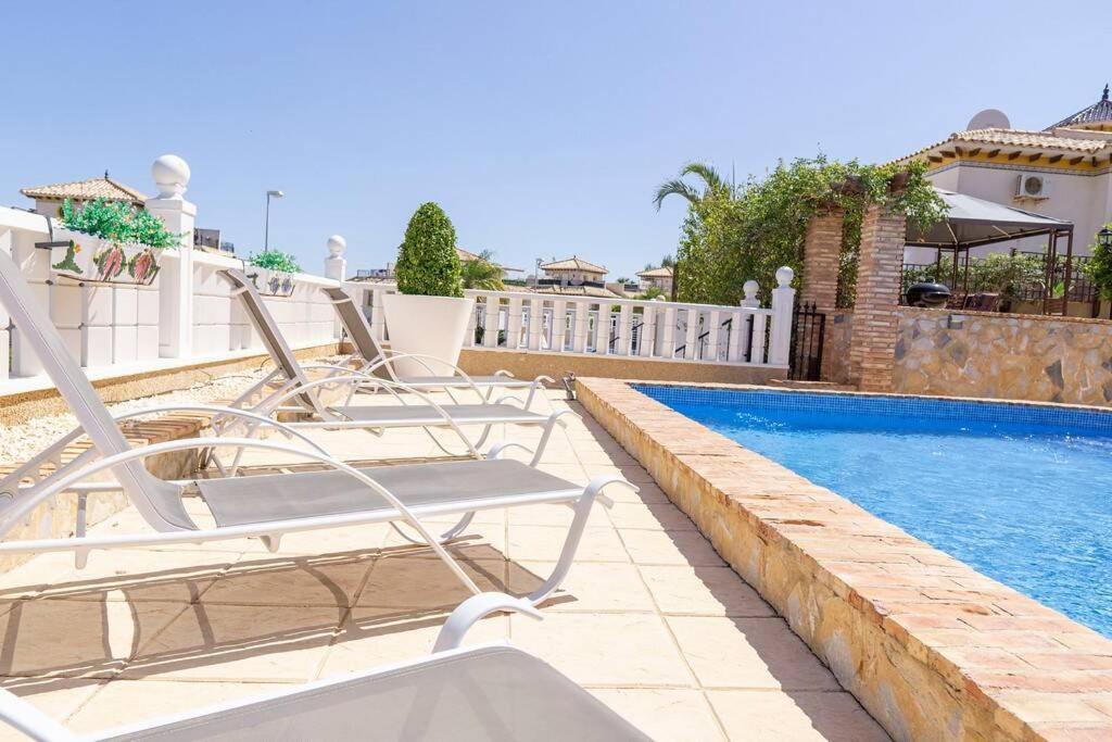 Casa Lilly-Rose, A Beautiful 3 Bedroom Detached Villa A Short Walk To The Villamartin Plaza & Golf Course Zewnętrze zdjęcie