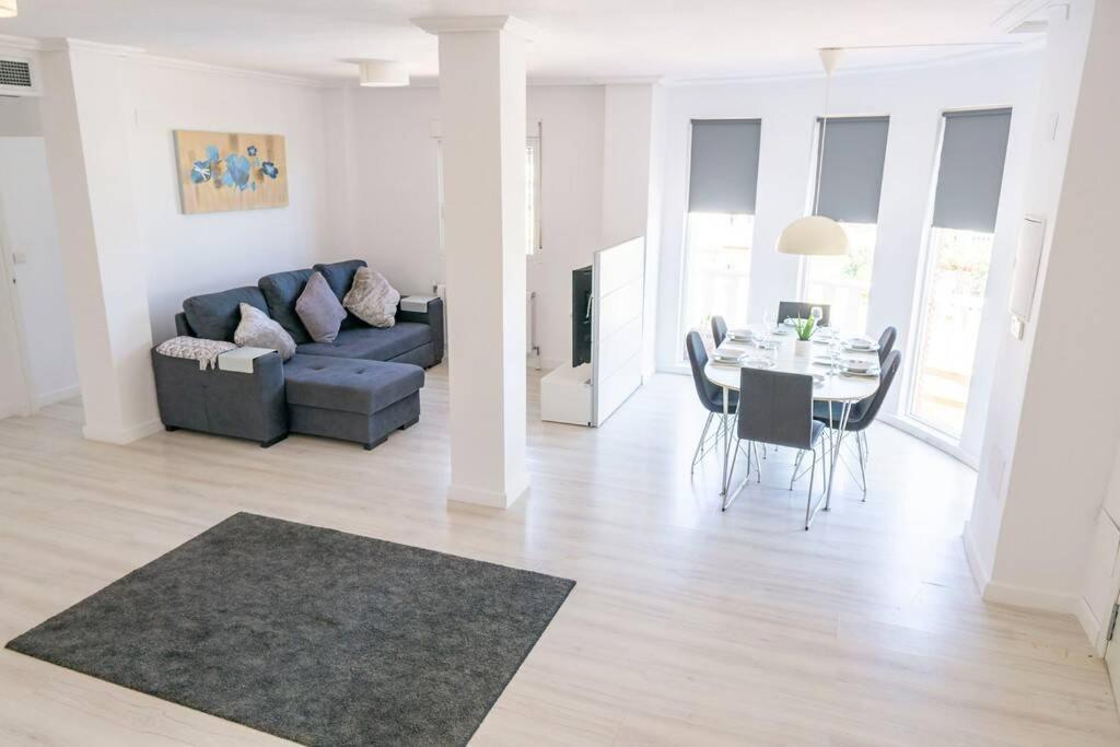 Casa Lilly-Rose, A Beautiful 3 Bedroom Detached Villa A Short Walk To The Villamartin Plaza & Golf Course Zewnętrze zdjęcie